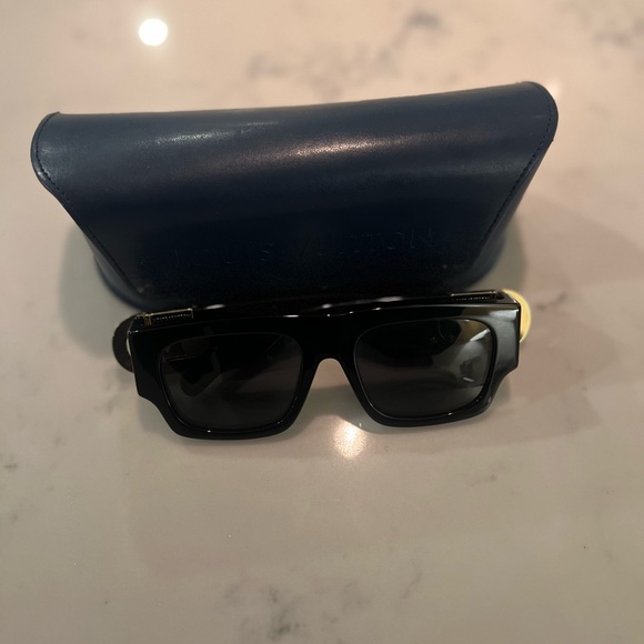 Louis Vuitton Link Square Sunglasses - Picture 6 of 9